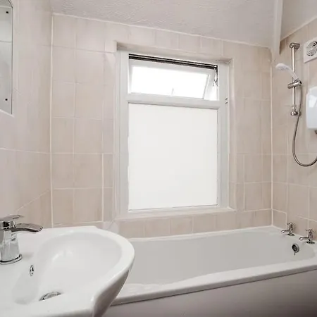 Large 3 Bed In Hébergement de vacances *
