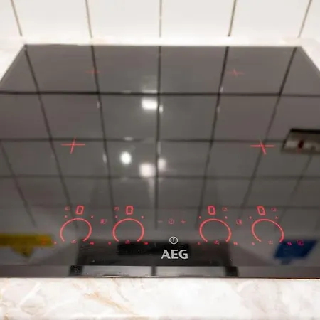 Private Retreat For 3 Near Centre *