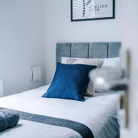 Vakantiehuis Modern 3br House In Manchester, Ideal For Groups, Free Parking - Sleeps 8 Manchester