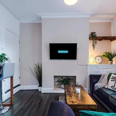 Modern 3-bed House In Manchester, Ideal For Long Stays, Free Parking, Centre - Sleeps Upto 8 People Манчестер