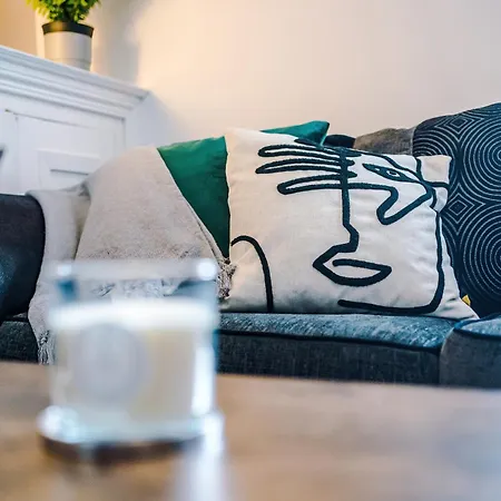 Vakantiehuis Modern 3br House In Manchester, Ideal For Groups, Free Parking - Sleeps 8 Manchester