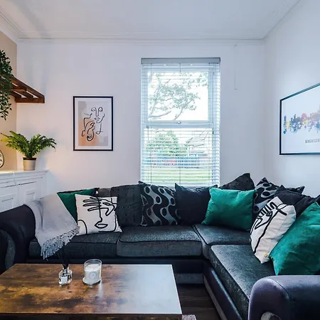 Modern 3-bed House In Manchester, Ideal For Long Stays, Free Parking, Centre - Sleeps Upto 8 People マンチェスター
