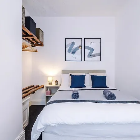 Modern 3-bed House In Manchester, Ideal For Long Stays, Free Parking, Centre - Sleeps Upto 8 People