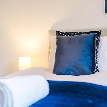 Sleek And Stylish 3 Bedroom Holiday home *