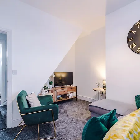 Sleek And Stylish 3 Bedroom Prázdninový dům