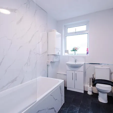 Sleek And Stylish 3 Bedroom Prázdninový dům Manchester