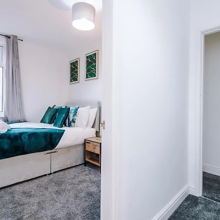 Sleek And Stylish 3 Bedroom Prázdninový dům