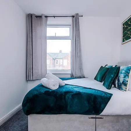 Sleek And Stylish 3 Bedroom * Manchester