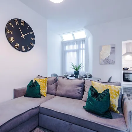 Sleek And Stylish 3 Bedroom * Manchester