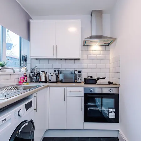 Sleek And Stylish 3 Bedroom * Manchester