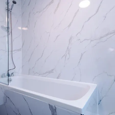 Sleek And Stylish 3 Bedroom Μάντσεστερ