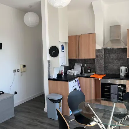 Lovely 2-bed In Apartment *
