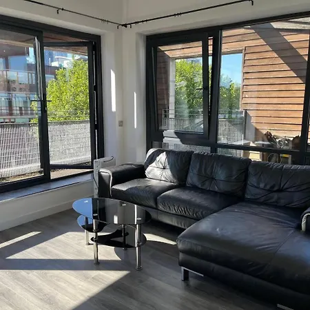 Lovely 2-bed In Apartment Manchester