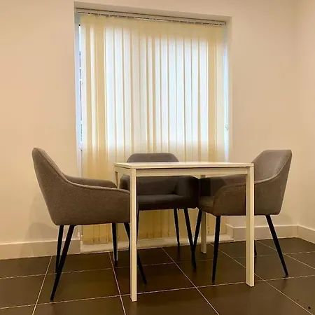 Lägenhet Uniquejoe - 3 Bedroom