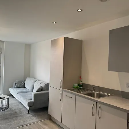 Apartment Luxury 1br Near Town Manchester
