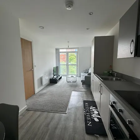 Apartment Luxury 1br Near Town Manchester