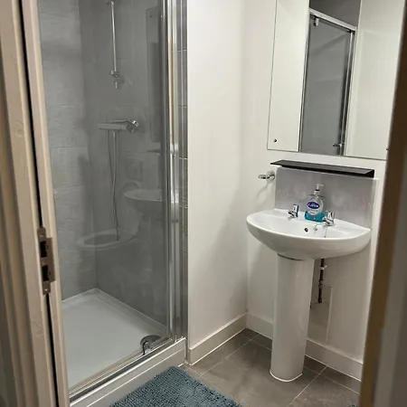 Apartment Luxury 1br Near Town *