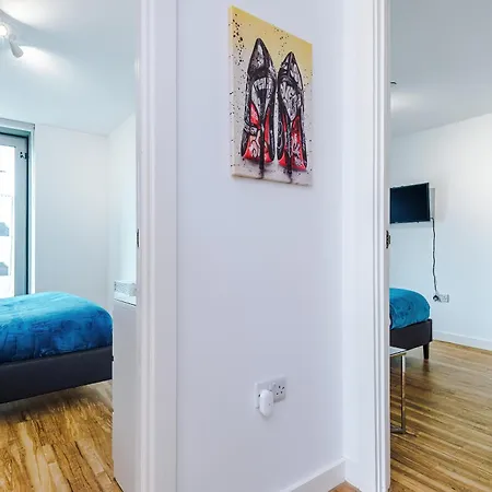 Lux Livin' - Luxury 2 Bed With Skyline View & 24 Hour Gym * Manchester
