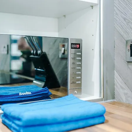 Apartment Lux Livin' - Luxury 2 Bed With Skyline View & 24 Hour Gym