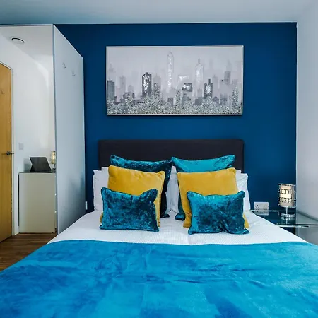 Lux Livin' - Luxury 2 Bed With Skyline View & 24 Hour Gym *