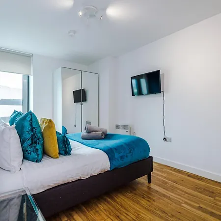 Apartment Lux Livin' - Luxury 2 Bed With Skyline View & 24 Hour Gym Manchester