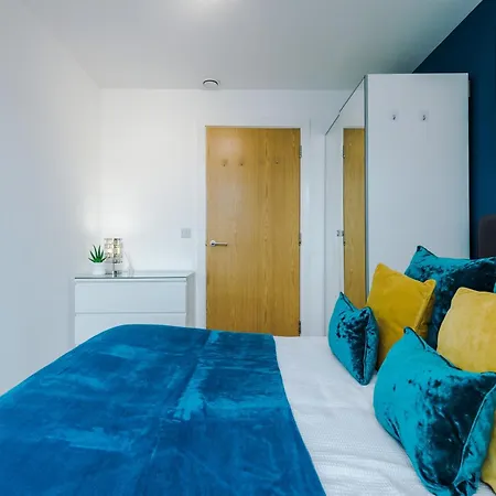 Lux Livin' - Luxury 2 Bed With Skyline View & 24 Hour Gym *