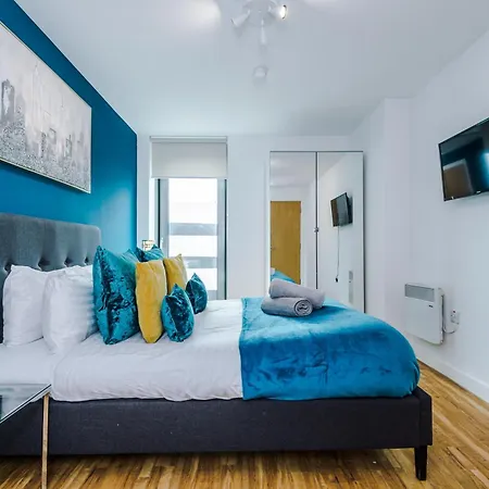 Apartment Lux Livin' - Luxury 2 Bed With Skyline View & 24 Hour Gym *
