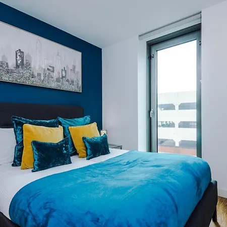 Lux Livin' - Luxury 2 Bed With Skyline View & 24 Hour Gym Apartment