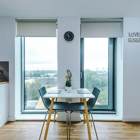 Apartment Lux Livin' - Luxury 2 Bed With Skyline View & 24 Hour Gym *