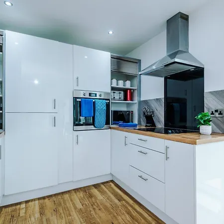 Apartment Lux Livin' - Luxury 2 Bed With Skyline View & 24 Hour Gym