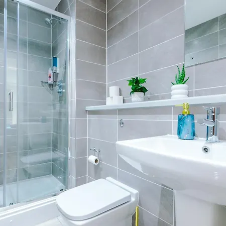 Lux Livin' - Luxury 2 Bed With Skyline View & 24 Hour Gym Apartment Manchester