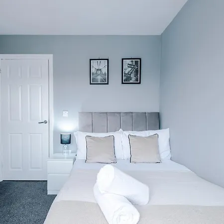 Semesterbostad Charming Modern 3br House In Failsworth With Free Parking *