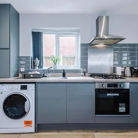 Semesterbostad Charming Modern 3br House In Failsworth With Free Parking