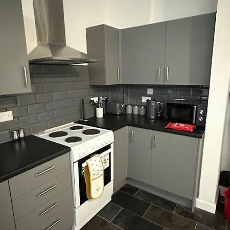 Near Etihad And Coop Live, Free Parking 3 Bed House Manchester