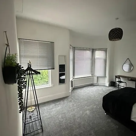 Near Etihad And Coop Live, Free Parking 3 Bed House * Manchester