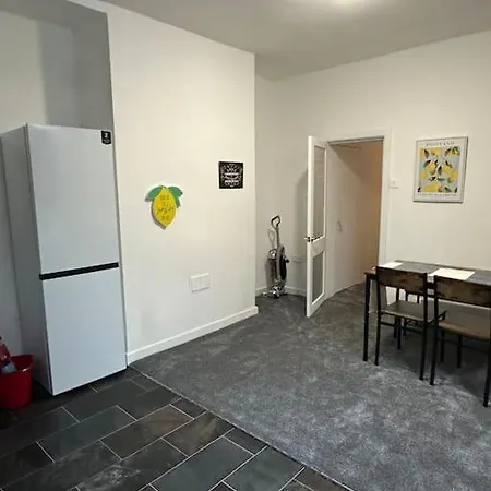 Near Etihad And Coop Live, Free Parking 3 Bed House * Manchester