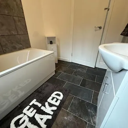 Σπίτι διακοπών Near Etihad And Coop Live, Free Parking 3 Bed House