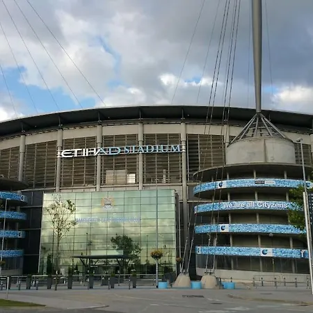 Near Etihad And Coop Live, Free Parking 3 Bed House Σπίτι διακοπών