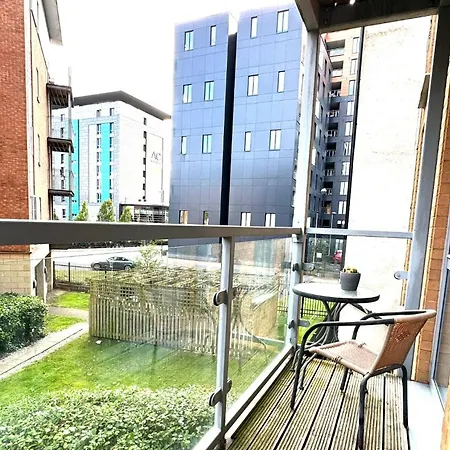 2 Bed Ensuite With Balcony And Free Onsite Secure Parking Manchester