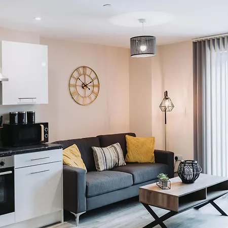 Ideal Near Old Trafford Apartment *