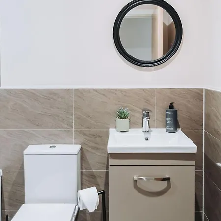 Ideal Near Old Trafford Apartment *