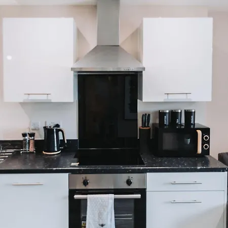 Ideal Near Old Trafford Apartment