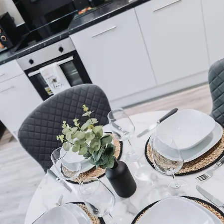 Ideal Near Old Trafford Apartment *