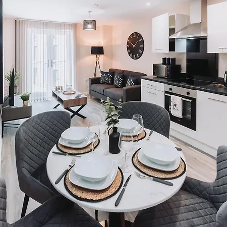 Ideal Near Old Trafford Apartment *