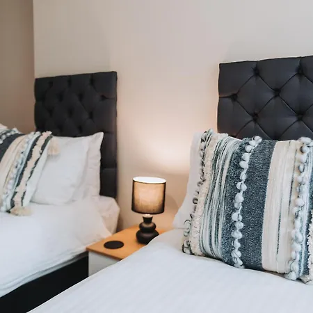 Ideal Near Old Trafford Apartment *