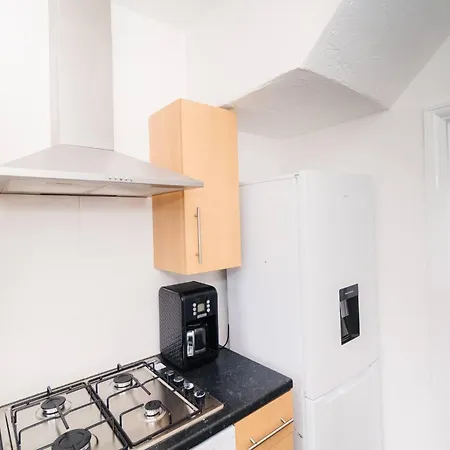 Sleek Shared Abode Sleeps For 2 Guests