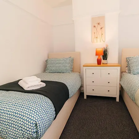 Sleek Shared Abode Sleeps For 2 Guests