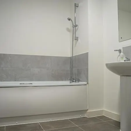 Stunning 2bd With River View 5min To Centre