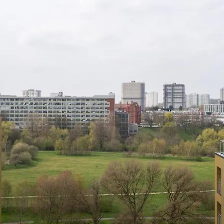 Stunning 2bd With River View 5min To Centre Apartment