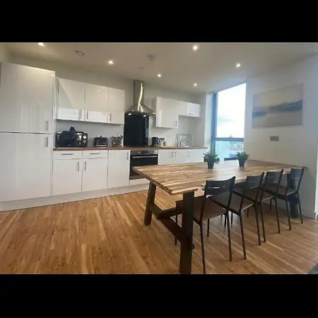 Apartment Penthouse With Balcony Views Manchester
